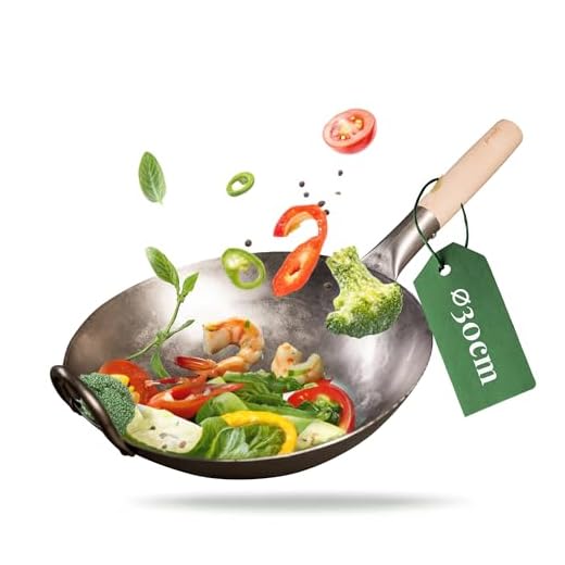 pasoli Wok | flacher Boden | für den Herd (auch Induktion) | 30 cm Durchmesser | traditionell handgehämmerter Carbonstahl Wok | flacher Boden | Holzgriff | natürliche Antihaftschicht
