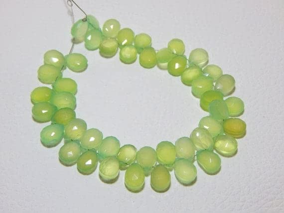 Calcédoine verte perles d'amour en cœur 8x10mm pour offrir un bijou fait main
