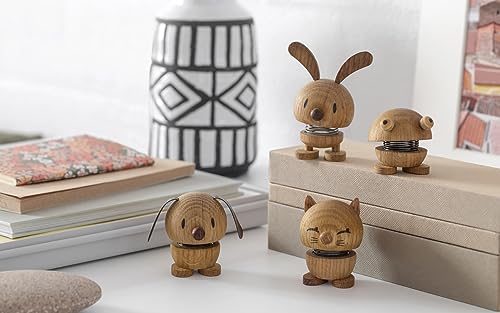 Hoptimist Tier, Hund, Holzdeko, Wackelfigur & Glücksbringer aus Holz, Skandinavisch, Deko Wohnzimmer, Büro & Schreibtisch, Tolle Kleine Geschenke, 5,5 x 5,9 x 7,3 cm, Small, Oak