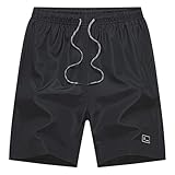 Ce modèle de pantacourt 3/4 allie style bermuda et design cargo, pour un look moderne et tendance durant la saison estivale.