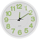 Materiales de alta calidad: marco de plástico resistente y cristal HD. La cubierta de cristal del reloj de pared evita que el polvo entre en la esfera. El movimiento de alta calidad garantiza una sincronización precisa y una larga vida útil. Los números arábigos grandes y claros y el cristal HD hacen que sea fácil de ver desde cualquier rincón de la habitación.