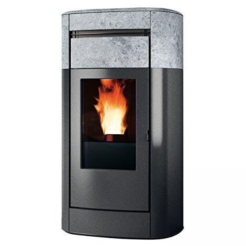 Stufa a pellet con 22,5 kW di potenza totale (di cui 20 kW). A