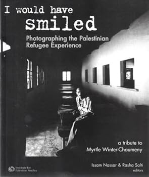 Paperback I Would Have Smiled: Photographing the Palestinian Refugee Experience Book