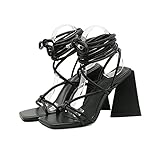 VERSÁTIL: Ya sea una noche formal o un brunch temprano en la tarde, estos tacones combinan bien con un vestido de cóctel o una camiseta y jeans.
