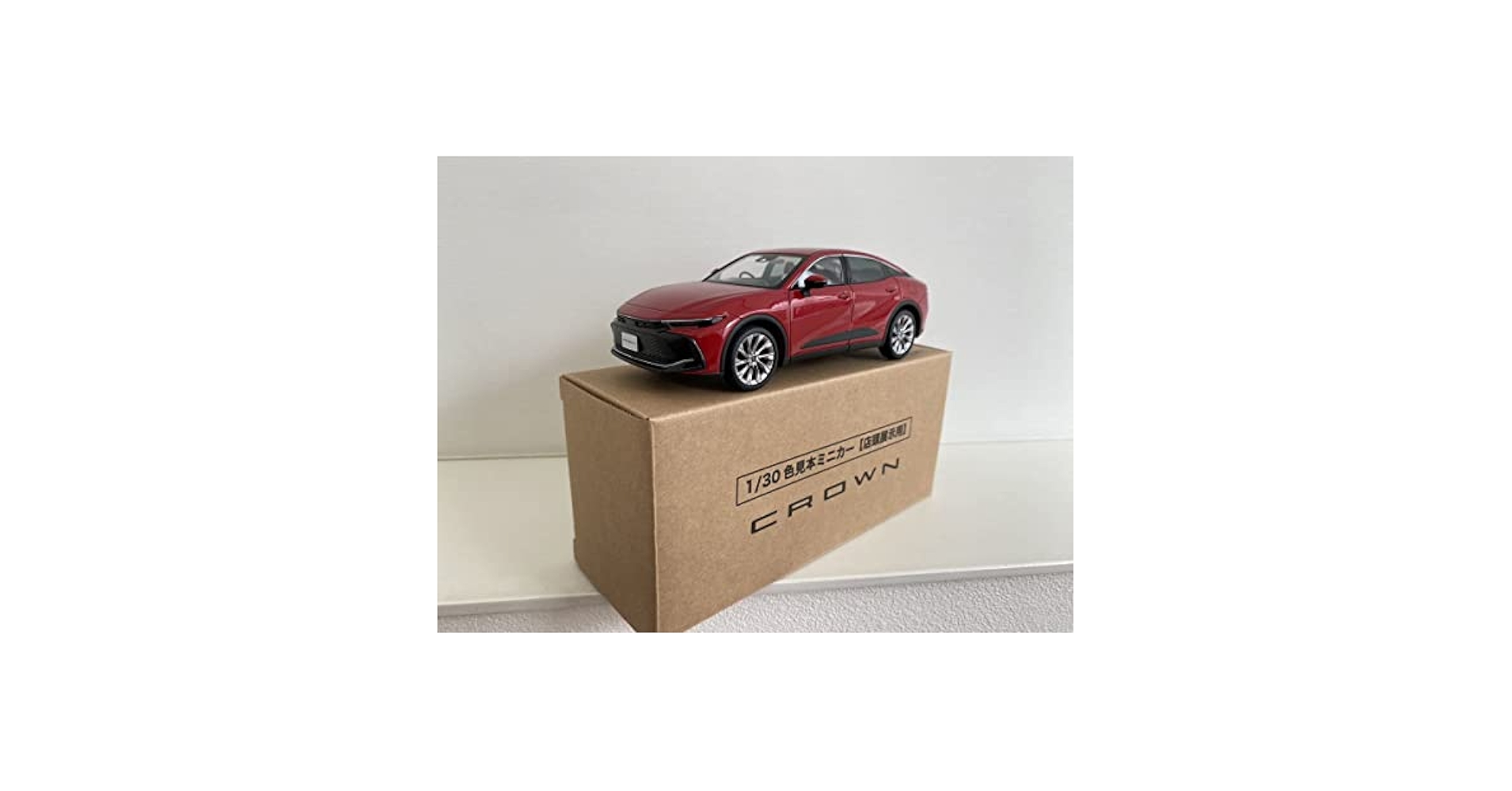 CROWN 1/30スケール ミニカー 赤 CROWN 1/30スケール ミニカー 赤