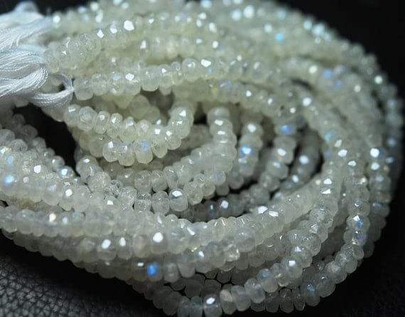 Pierre de lune arc-en-ciel 5mm pour fabriquer des bijoux bohèmes chics au quotidien