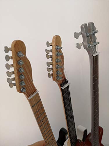 Status Quo (Francis Rossi, Rick Parfitt et Alan Lancaster) Set de guitare miniature - Les Beatles, Paul McCartney, John Lennon, RIngo Starr, George Harrison Status Quo (Francis Rossi, Rick Parfitt et Alan Lancaster) Set de guitare miniature – Image 4