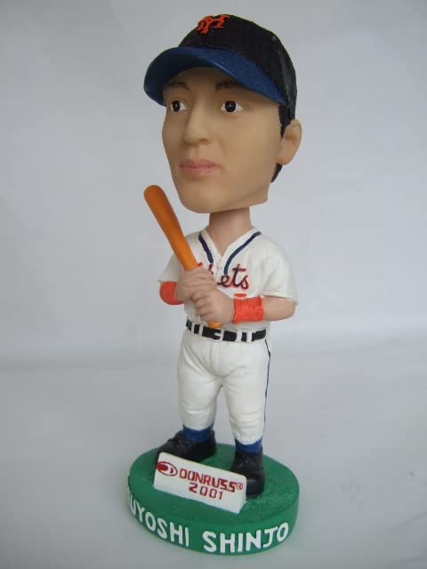 新庄剛志のバブルヘッド 日本ハム・新庄監督が自身のボブルヘッドを8