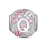 💜【Inspiración】: ¿Estás buscando una elegante cuenta con letras para agregar a tu colección de joyas? Entonces debes echarle un vistazo a nuestro clásico colgante de letras de plata de ley 925. Es un diseño simple, pero lo suficientemente elegante como para personalizarlo. Este diseño en particular consiste en piedras de dos tonos. El metal de plata esterlina ha sido muy pulido, por lo que el brillo que desprende es impresionante. ¿Quieres ser súper creativo?