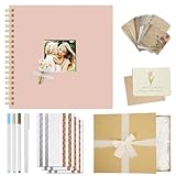 Kit Completo de Scrapbooking - Todo Incluido: Nuestro álbum de scrapbook de bricolaje incluye todo lo necesario: 3 fundas adhesivas para esquinas de fotos, 1 tarjeta de felicitación con sobre, 10g de rafia, 3 bolígrafos metálicos, y mucho más. El álbum contiene 40 páginas blancas gruesas (20 hojas) – capacidad para aproximadamente 80 fotos de 10x15 cm. Perfecto para iniciarse en el scrapbooking sin tener que comprar nada más