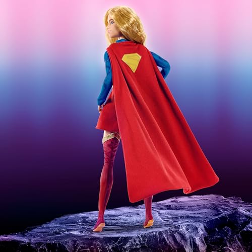 Muñeca Barbie Supergirl con disfraz y capa miniatura 6