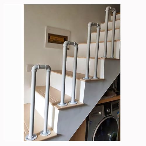 Rambarde d'escalier en fer forgé au design décoratif intemporel