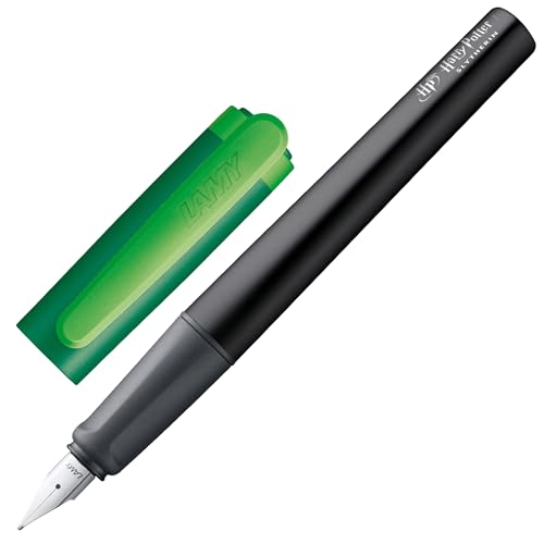 Lamy nexx Harry Potter Slytherin Füller – Special Edition Füllhalter mit Gravur des Hauses - Stahlfeder in Strichbreite A – leichtes Aluminiumgehäuse – inkl. Tintenpatrone T10 blau – Rechtshänder