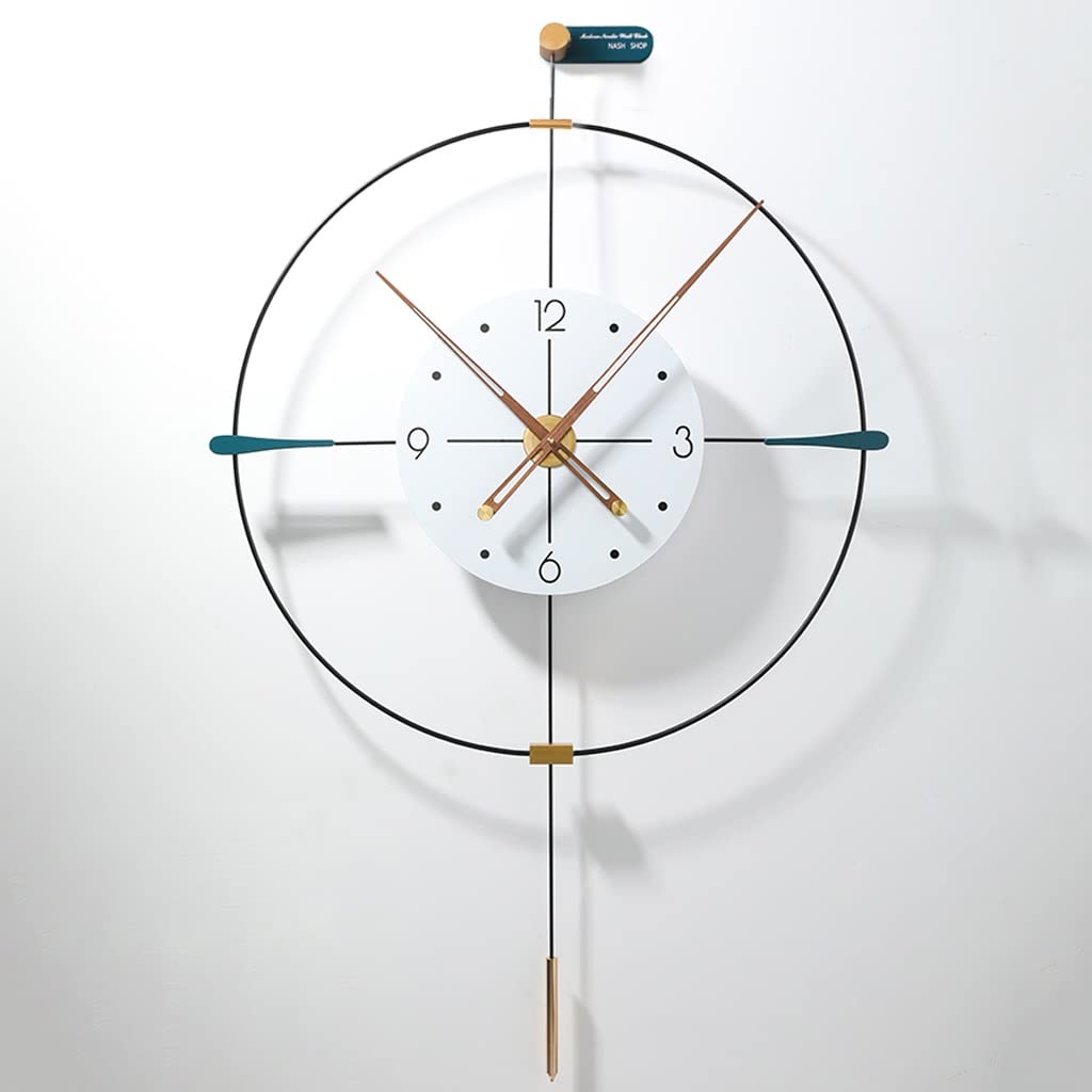 Horloge murale pour lire l'heure facilement au salon
