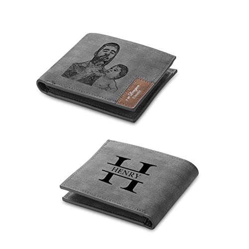 Jeweidea Cartera de Piel con Alfabeto con Nombre Grabado para Hombre, Cartera Personalizada con Foto y Letra, con Tarjetero RFID para Marido, Padre, Novio, para cumpleaños de Navidad (Estilo 1) Jeweidea Cartera de Piel con Alfabeto con Nombre Grabado para Hombre, Cartera Personalizada con Foto y Letra, con Tarjetero RFID para Marido, Padre, Novio, para cumpleaños de Navidad (Estilo 1)