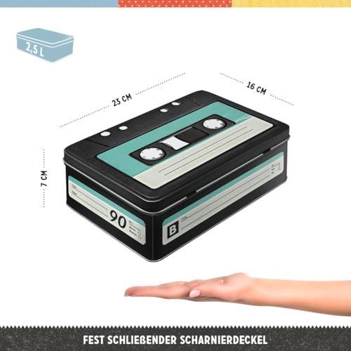 Nostalgic-Art Retro Vorratsdose Flach, 2,5 l, Retro Cassette – Geschenk-Idee für Musik-Fans, Blech-Dose mit Deckel, Vintage Design