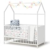 🌟 Einzigartiges Design: Mit dem Nika Hausbett für Babys bietet Bellabino ein zeitgemäßes und stilvolles Babybett, das jedes Kinderzimmer mit seinem einzigartigen Design bereichert. Das gemütliche Bett in Form eines Häuschens besticht durch seine skandinavische Ästhetik und lässt sich mühelos mit verschiedenen Einrichtungsstilen kombinieren.