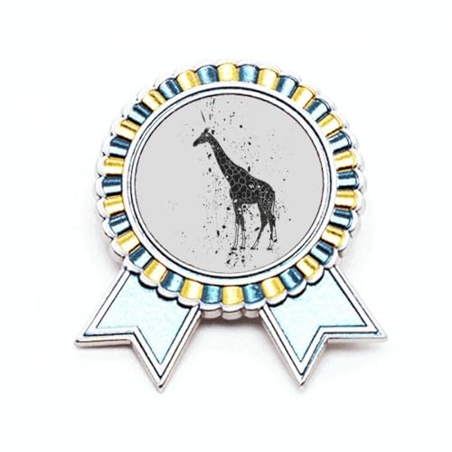 Broche girafe dessin animé en métal gris idéale pour égayer un manteau d'hiver gris sombre