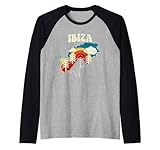 ¡Dítelo! ¡Y hazlo fuerte y orgulloso! Este diseño de Ibiza grita amor, paz y libertad. Un poco como un letrero de paz hippie teñido anudado lo haría. Fabuloso diseño retro de los años 70, que muestra el mapa de la Isla Española con una carretera vintage y paisaje arco iris. Whow!