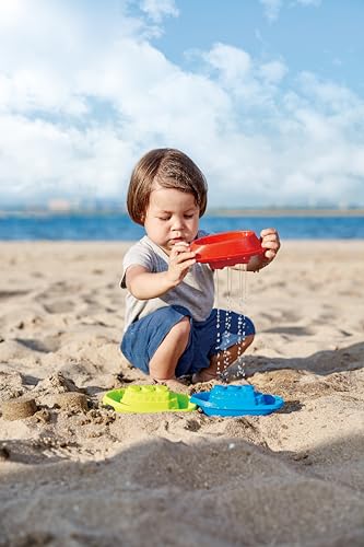 Hape Strand- und Badeboote - Kinder Wasserspielzeug und Strandspielzeug, Bunte Boote für Planschbecken, Strand und Sandkasten, fördert Fantasie und Motorik, geeignet ab 12 Monaten
