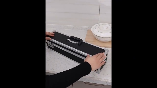Amazon｜Jiswhisker 【2025年新設計】アルミ包丁ケース 包丁収納
