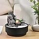 Zimmerbrunnen Zen Garten, Buddha-Statue, abnehmbar, buntes LED-Licht, Dekoration für entspannende Atmosphäre, Garten, Zen, weißer Sand, Tischbrunnen, geschlossener Kreislauf, H21 cm – Sikhi Zen’Light