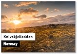 Imán para nevera con texto en inglés 'Midnight Sun Rising Over Knivskjellodden, A Trail in The Tundra Towards The True Northernmost Point of Europe, Noruega'