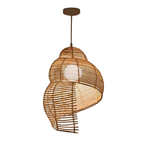 Lustre en rotin style conque pour illuminer chaleureusement votre salle à manger