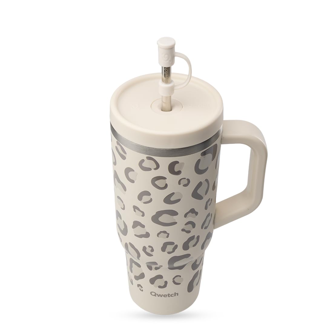 QWETCH Travel Cup – Thermobecher 900ml mit Strohhalm & Henkel – 48h Eisgekühlt / 12h Kalt – Isolierbecher aus recyceltem Edelstahl – Auslaufsicherer Schraubdeckel – Quencher Style – Sandleopard Wild