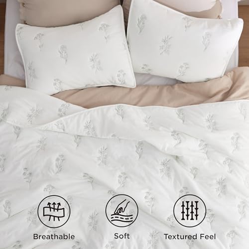 Image of Bedsure Cloud Quilt Queen Size, Botanical Floral Quilt for Modern Farmhouse Bedding, Super Soft Bedspread Queen Size, White Lightweight Comforter 90x96 Inch