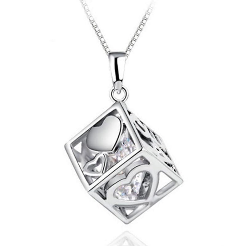 Pendentif cube creux cœur argenté pour femme avec sa chaîne maille de 45cm
