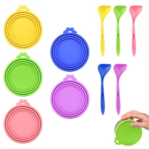 LELE LIFE Paquete de 5 tapas de lata de comida para mascotas con cucharas, fundas de silicona para latas de perros y gatos, tamaño universal, un ajuste de 3 tapas de tamaño estándar para
