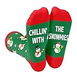 Chaussettes festives avec motif ceinture du Père Noël et boule en peluche blanche.