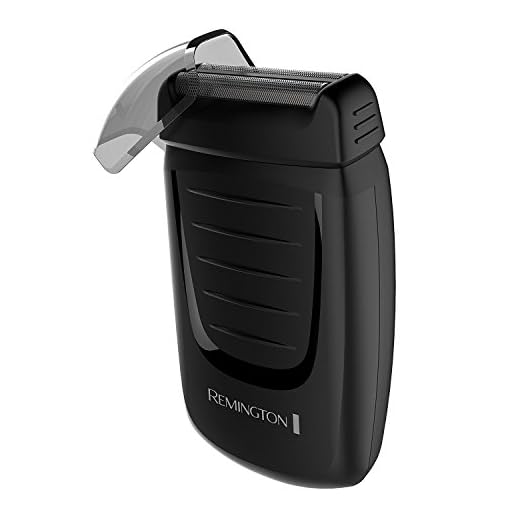 Remington TF70CDN Battery-Operated Foil Travel Shaver, Men's Electric Razor, Electric Shaver, Black