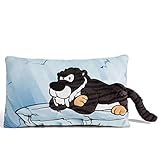 Kuschelig weich: Das praktische Plüschkissen ist perfekt für Bett, Sofa und Reisen. Auf dem Kissen mit Print sieht man den grummeligen Säbelzahntiger, wie er es sich auf dem Eis bequem macht. Sein gestreifter Schwanz ragt sogar aus dem Kissen heraus!