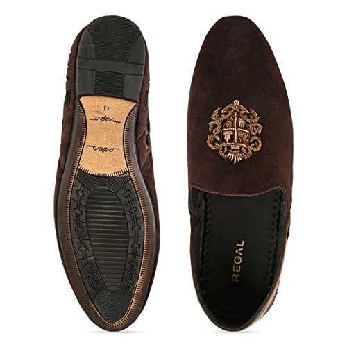 Image of Regal Men Velvet Embroidered Ethnic Slip Ons