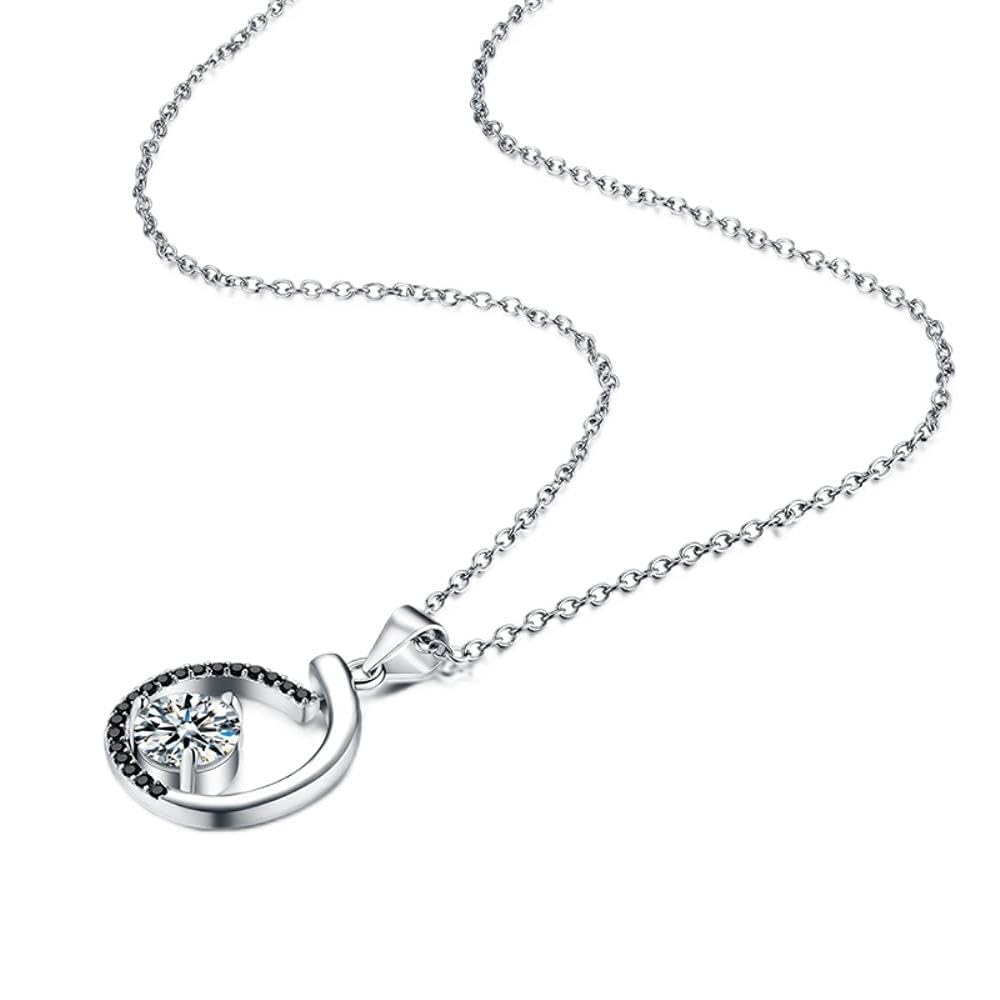 Collier pierre noire et blanche contre la monotonie vestimentaire