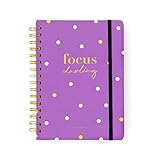 No necesitas trabajar mucho, necesitas trabajar bien, manteniendo tu foco; este cuaderno te ayudará a hacerlo y acabarás tu día con la sensación de haber avanzado; contiene 10 consejos para que mantengas tu foco y seas súper eficiente; el interior es de puntos, para que puedas utilizarlo para escribir, dibujar, ir a clase o lo que tú quieras, pero eso sí, siempre estando "focus, darling"
