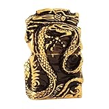 Pour ce briquet, vous devez d'abord retirer la doublure du briquet, retourner le briquet, soulever le coussinet inférieur en feutre, verser du kérosène dans la doublure, restaurer le coussinet inférieur en feutre et le remettre dans le briquet.