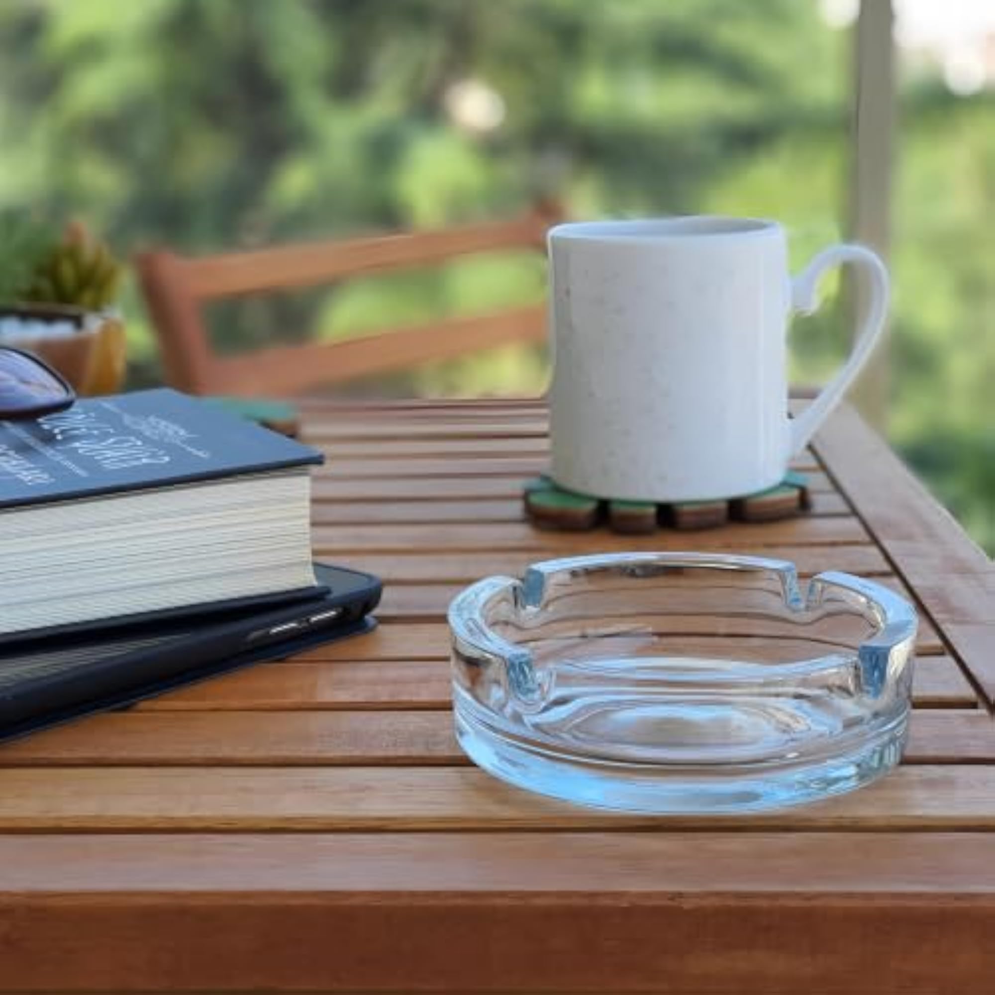 Round Transparent Glass Ashtray for Stylish Smoking