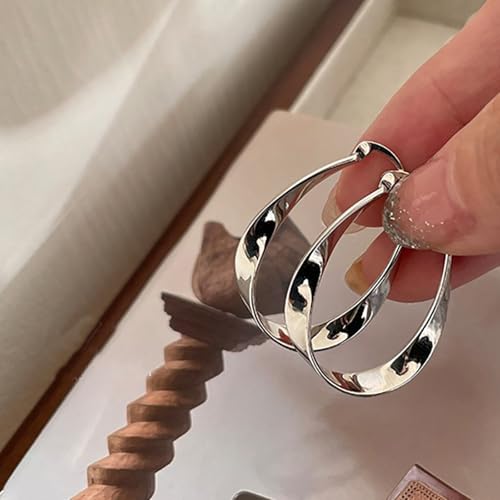1 Pair Minimalist Toned Oval-Shaped Hoop Earrings | Trendy Fashion Accessories for Women | Timeless and Versatile for Daily Wear and Special Occasions