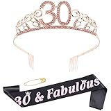 ♕Juegos de cumpleaños 30:El paquete incluye una bandolera negra de cumpleaños,una corona de oro rosa 30 y un broche redondo de diamantes de imitación,estos juegos son adecuados para una celebración de cumpleaños 30.
