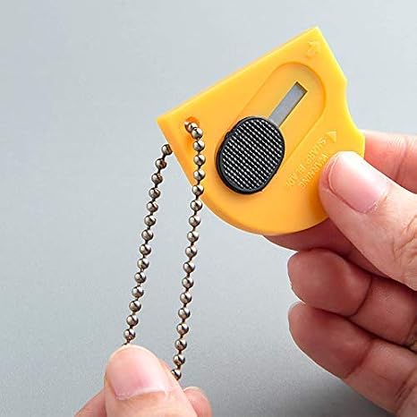 6 pack Mini Portable Utility Office Keychain with auto Retractable Blade Pocket Knives Letter Opener Small Box Cutter (MIX COLOUR 6PCS)