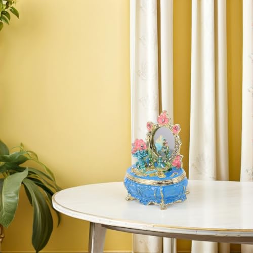 Plateau de coiffeuse et décor de commode pour une chambre style boudoir