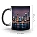 KWQDOZF Tazas de café sensibles al calor con impresión de ciudad nocturna Imagen de KWQDOZF Tazas de café sensibles al calor con impresión de ciudad nocturna