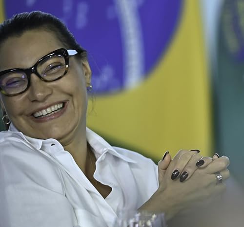 Oposição apresenta projeto para anular decreto que amplia poderes de Janja