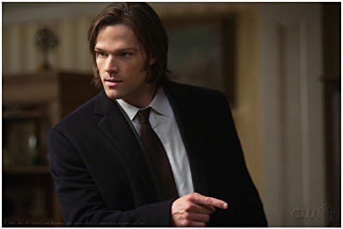 Jared Padalecki 8 inch X 10 inch photograph Supernatural (TV Series 2005 -) Looking Intense Pointing Finger 7x16