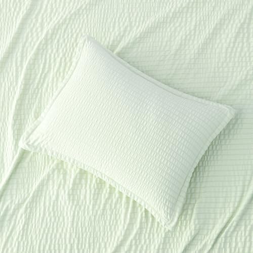 Image of Amazon Basics Duvet Cover Set with Jacquard Geometric Pattern, 2-Piece with 1 Duvet Cover and 1 Pillow Sham, Comforter Not Included, Twin, Aloe Green