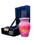 Urnes souvenir colibri : souvenez-vous de la vie merveilleuse que vos proches avaient vécu tous les jours. Notre urne à cendres est un petit souvenir qui tient dans la paume de votre main, tenant une petite quantité de restes.