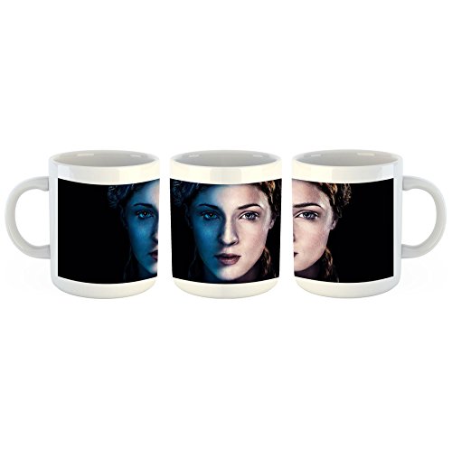 Unified Distribution Game of Thrones - Sophie Turner Sansa Stark - Tasse mit Motiv Bedruckt, 300ml C-Henkel. Tolles Geschenk für Büro, Küche, Geburtstag, Ihre Neue Lieblingstasse zum Frühstück für 18,50 EUR bei amazon.de Bild: Unified Distribution Game of Thrones - Sophie Turner Sansa Stark - Tasse mit Motiv Bedruckt, 300ml C-Henkel. Tolles Geschenk für Büro, Küche, Geburtstag, Ihre Neue Lieblingstasse zum Frühstück für 18,50 EUR bei amazon.de